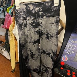 Large leggings black and whit mix, brand new w/tags